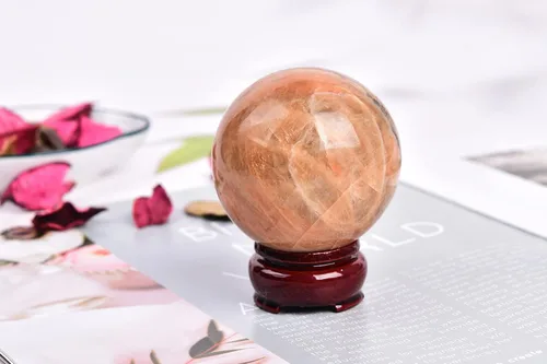 Miniatura 5 de AMOYSTONE Esfera de cristal natural naranja de piedra lunar pulida, esfera decorativa para adivinación con soporte de madera, bola de cristal