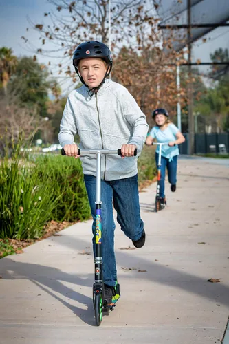 Miniatura 3 de Razor Patinete A5 Lux Kick para niños de 8 años en adelante, ruedas de uretano de 8 pulgadas, acabado anodizado con colores y gráficos llamativos
