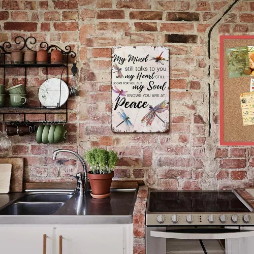 Miniatura 5 de YOYI ART Letrero de Pared de Libélula de Metal - Mi Mente Todavía Habla Contigo, Letreros de Estaño Vintage para el Hogar, Dormitorio, Cocina