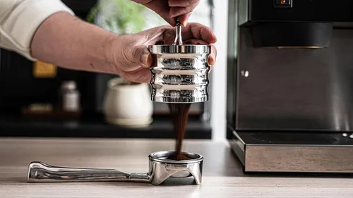 Miniatura 4 de CafeSing COD - Portafiltro espresso de 2.283 in, acero inoxidable, 180° horizontalmente plano, sin fondo, 2 orejas