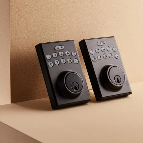 Miniatura 4 de Amazon Basics Cerradura de Puerta con Pestillo de Seguridad y Teclado Electrónico con Control Táctil sin Llave, Instalación Fácil, Bloqueo Negro mate