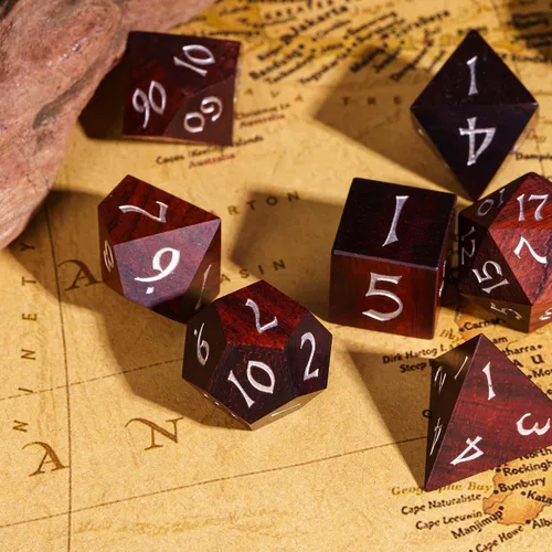 Miniatura 5 de Juego de dados D&D de sándalo rojo, dados poliédricos de madera natural con caja de lata de metal para juegos de rol y juegos de mesa