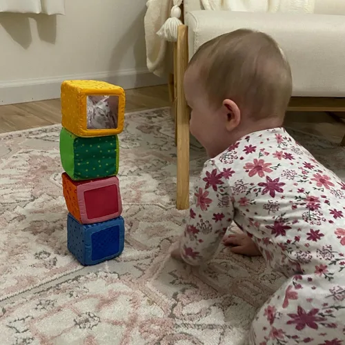 Miniatura 5 de HABA Bloques suaves para bebés de 6 a 24 meses, el juguete sensorial Happy Quartett cuenta con un sonido y textura únicos en los 4 bloques de bebé