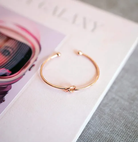 Miniatura 8 de PAVOI brazalete Bangle, nudo "amor eterno", ajustable, enchapado en oro 14 quilates