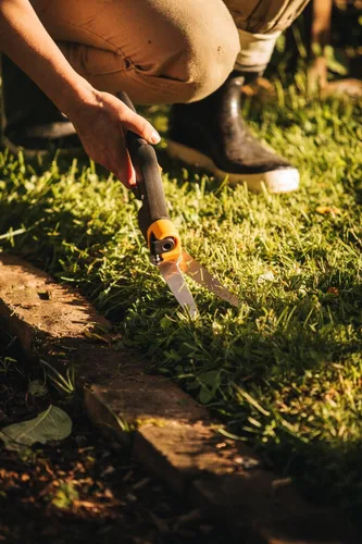 Miniatura 3 de Fiskars Servo-System Grass Shear GS42, Mecanismo servo-sistema antiatascos, Longitud: 135.4 in, Cuchillas de acero/Mangos de plástico