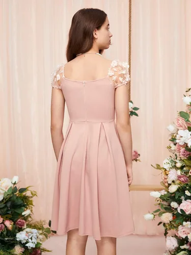 Miniatura 3 de WDIRARA Vestido de malla con apliques de malla con cuello cuadrado y dobladillo con volantes para niña