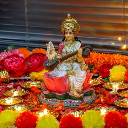 Miniatura 3 de alikiki Estatua de la diosa hindú Saraswati – Escultura de Saraswati de 8.6 pulgadas de alto, artículo de Murti para hombre indio, mujer, amigos