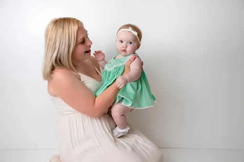 Miniatura 2 de Vestido de pana orgánico hecho a mano para bebé de 0 a 9 meses