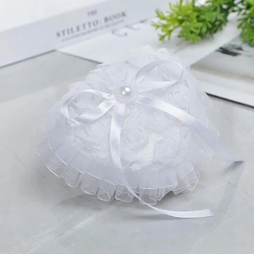 Miniatura 10 de Caja de soporte para anillo de boda en forma de corazón, almohada romántica para portador de anillo de encaje blanco, cojín romántico de perlas