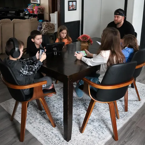 Miniatura 5 de Juego de 2 sillas de comedor giratorias, modernas de mediados de siglo con artesanía de nogal, piel sintética tapizada, brazos y patas de madera
