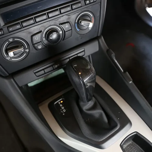 Miniatura 4 de YIWANG Cubierta de cabeza de cambio de marcha central de automóvil para BMW E48 E61 E64 E65 E85 E86 E53 E81 E82 E87 E90 E91 E92 E93 F01 E87 1 Series