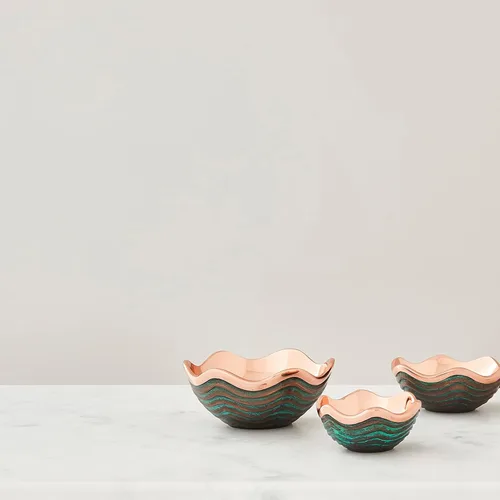 Miniatura 4 de Tazón Nambé Copper Canyon – Tazón decorativo de cobre con acento de 4.5 pulgadas y pátina verdegris, diseño escultórico de borde festoneado