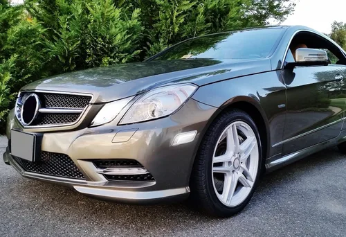 Miniatura 7 de iJDMTOY Luces de marcador lateral delanteras de tira completa LED blancas con lente semitransparente Compatible con Mercedes W207 E-Class 2-puertas