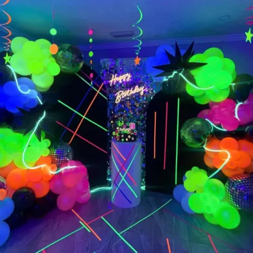 Miniatura 4 de Decoraciones de fiesta con temática musical de neón, 165 globos que brillan en la oscuridad con gafas de radio de bola de discoteca retro, globos
