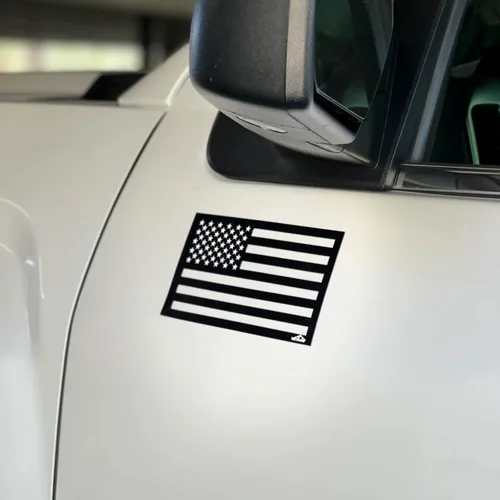 Miniatura 3 de TACTILIAN Calcomanías magnéticas de bandera estadounidense negra, imanes de bandera de Estados Unidos con estrella blanca para camiones