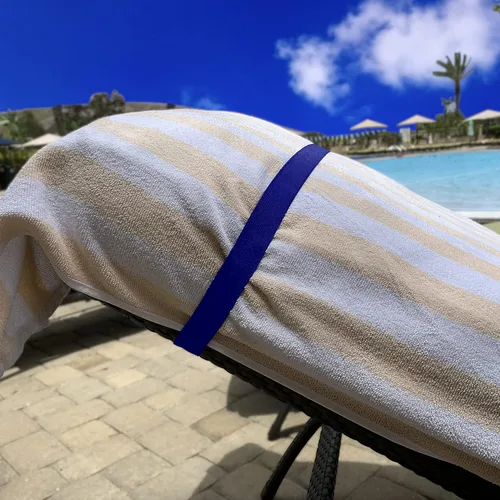 Miniatura 5 de Bandas de toallas Cruise On para sillas de crucero (paquete de 2), mejor alternativa a las pinzas para toallas para playa, alberca y barcos, Cierres