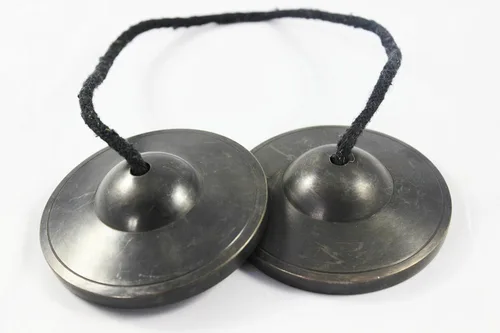 Tingsha/Campana de meditación tibetana/platillos de dedo con funda de seda gratis por Nepalese Handicraft Zone (color oscuro (color antiguo))