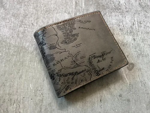 Miniatura 24 de Billetera vintage hecha a mano para hombre – Cuero auténtico plegable con grabado de mapa, regalo personalizable, Castaño, medio, Billetera plegable