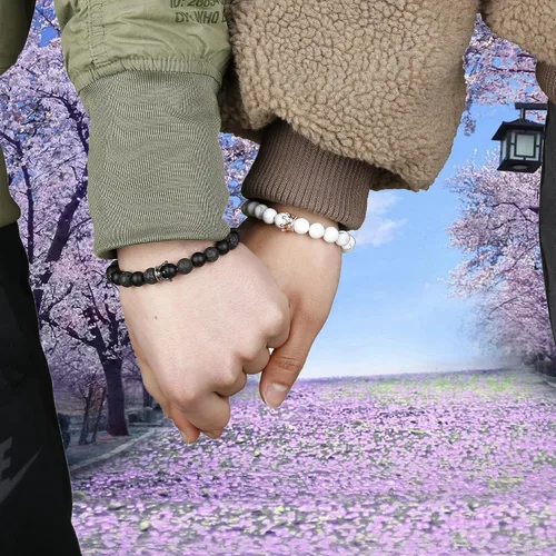 Miniatura 7 de FIBO STEEL Juego de 4 pulseras para parejas para hombres y mujeres, para él y ella, con corona, reina, pulseras de cuentas de 0.315 in, Acero
