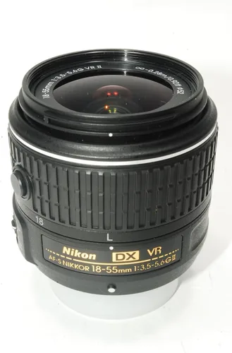 Miniatura 7 de Nikon D5300 Cámara digital SLR CMOS de 24.2 MP con lente de zoom NIKKOR de 0.709-2.165 in f/3.5-5.6G ED VR II Auto Focus-S DX NIKKOR - Versión