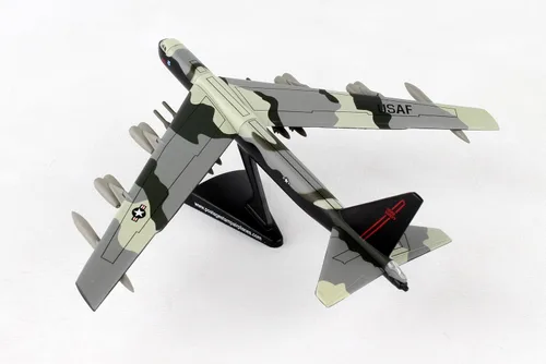 Miniatura 5 de Daron Worldwide Trading B-52 Stratofortress Vehículo (Escala 1:300)