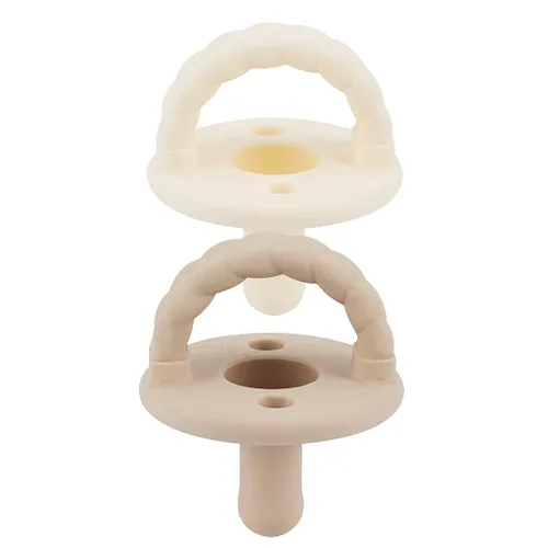 Itzy Ritzy Chupetes de silicona para edades de 6 a 18 meses. Los chupetes Itzy cuentan con mango plegable y dos agujeros de aire para mayor Crema de