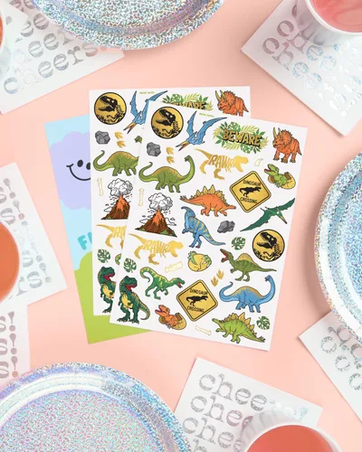 Miniatura 5 de xo, Fetti Tatuajes temporales de dinosaurios – Lámina dorada, 44 piezas Suministros para fiestas de cumpleaños jurásicas para niños, recuerdo