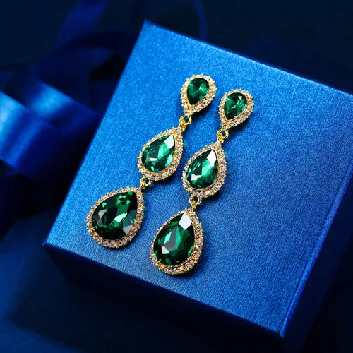 Miniatura 4 de EleQueen Pendientes de cristal austriaco en tono dorado para mujer, forma de pera de 2.5 pulgadas, color esmeralda
