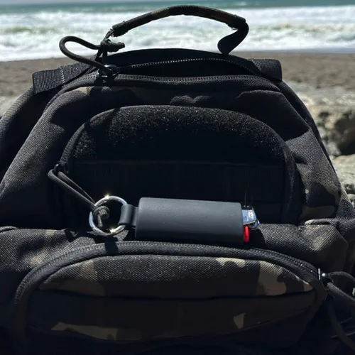 Miniatura 9 de Lighter Holder for J6 BIC Lighters. Keychain Lighter Case. Silicone Keychain case has a Spring Clip Attached to Easily Secure to Any Bag, Key Ring