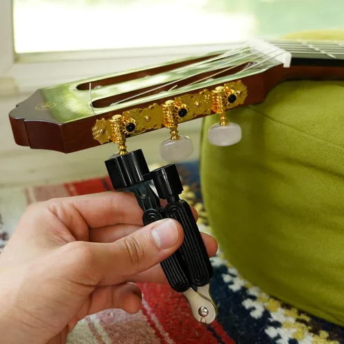 Miniatura 6 de Kit de Limpieza y Pulido para Guitarra, Limpiador de Cuerdas, Enrollador y Aceite para Diapasón HECHO EN EE.UU. Aceite y Limpiador para Guitarra