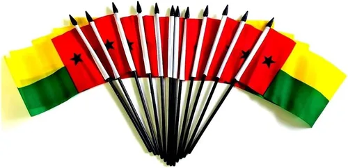 Miniatura 74 de Paquete de 12 banderas de escritorio de oficina en miniatura de poliéster internacional de 4 x 6 pulgadas, 1 docena de banderas pequeñas de 4 x 6