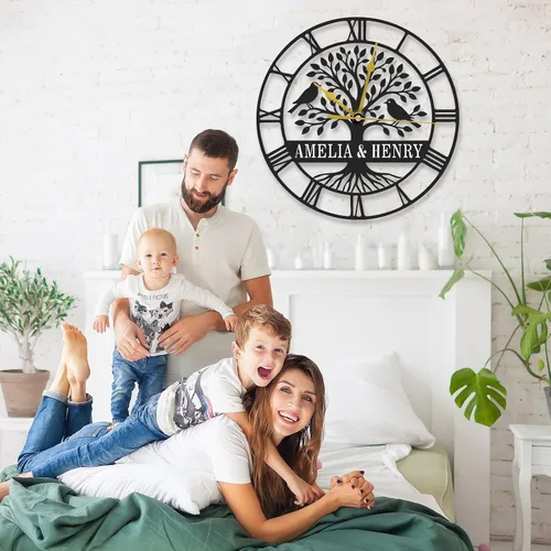 Miniatura 3 de Reloj de pared de metal personalizado, árbol de la vida, letrero de metal con nombre de familia, reloj rústico con número romano para sala de estar