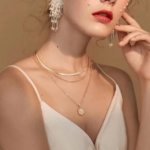 Miniatura 2 de Collares con iniciales en capas para mujer, collar de cadena con clip chapado oro de 14 quilates para mujer, collar con forma hexagonal