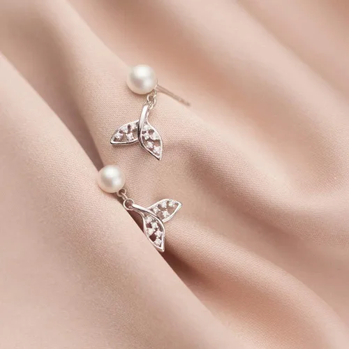 Miniatura 5 de Pendientes de tuerca de perlas de cola de sirena de plata de ley para mujeres y niñas con cristales de circonita cúbica delicada para bodas