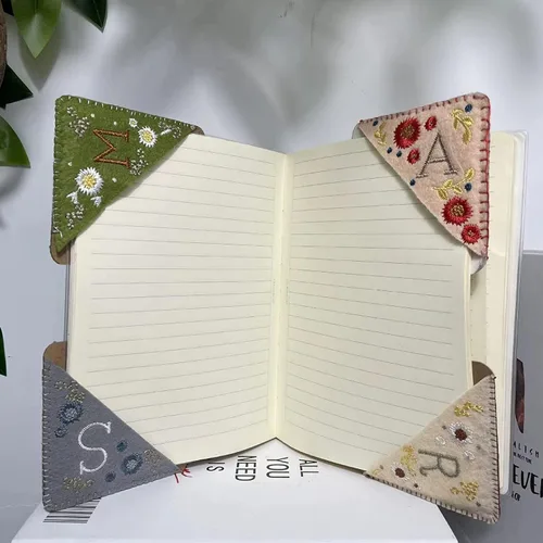 Miniatura 3 de Marcapáginas de esquina bordado a mano personalizado, 26 letras con costura a mano de fieltro, marcapáginas de esquina con bordado de flores lindo