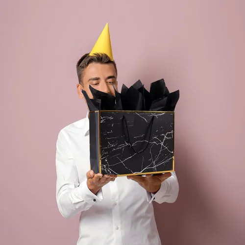 Miniatura 5 de ysmile Bolsa de regalo negra para hombres, bolsa de papel de gran tamaño con papel de seda para cumpleaños, aniversario, 16 pulgadas, día del padre