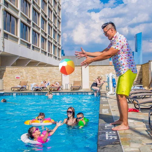 Miniatura 5 de Novelty Place Bolas de playa inflables – Paquete de 12 unidades, 8 pulgadas de diámetro, color arcoíris brillante, PVC a prueba de fugas, Multicolor