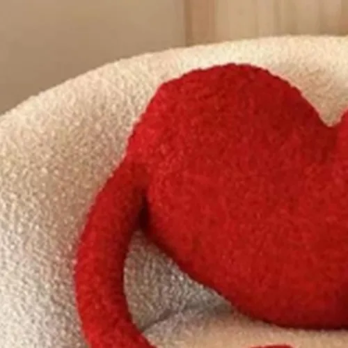 Miniatura 8 de Almohada de corazón rojo, cojín de brazos de dibujos animados con brazos largos para decoración de dormitorio, regalo de San Valentín