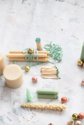 Miniatura 3 de Creative Co-Op Velas cónicas en forma de árbol sin perfume, color beige ponche de huevo, juego de 2 en caja Ponche de huevo beige