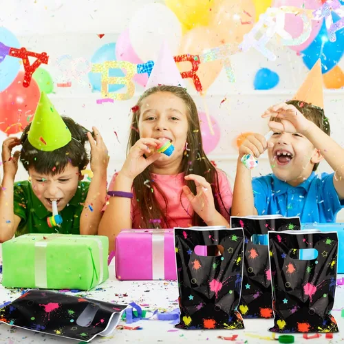 Miniatura 5 de Hxezoc 50 Piezas Bolsas de Caramelos de Neón Brillan en la Oscuridad Bolsas de Golosinas Bolsas de Plástico Coloridas para Treats Envoltura de Negro