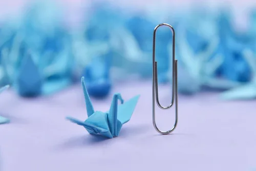 Miniatura 4 de 100 grúas de papel de origami tono azul tono 1.5 x 1.5 pulgadas, grúas de papel de origami plegadas hechas a mano para boda, regalo de Navidad