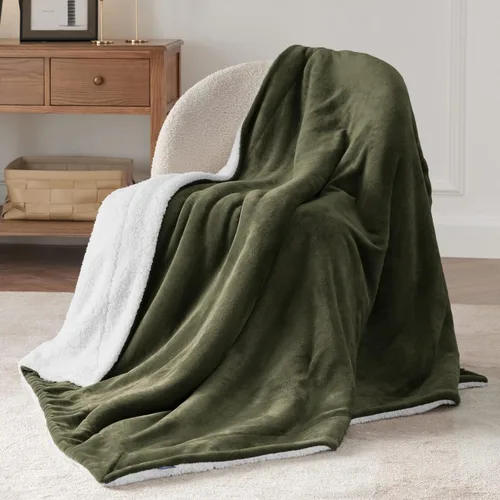 Miniatura 3 de Bedsure GentleSoft Manta de Lana Sherpa para Sofá - Gruesa y Cálida, Manta Suave y Esponjosa de Felpa para Invierno, Verde Oliva, 50 x 60 Pulgadas