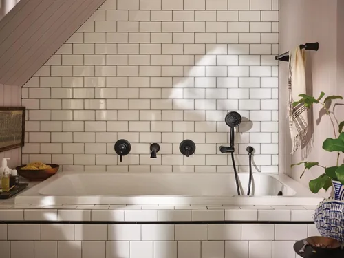 Miniatura 2 de Moen 3636EPBL - Ducha de mano de cuatro funciones de rendimiento ecológico con soporte de pared y manguera de 69 pulgadas, negro mate