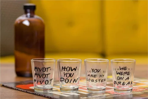 Miniatura 10 de Silver Buffalo Friends - Frases icónicas "You're My Lobster", "How You Doin'", "Pivot" y "We Were On A Break!", Paquete de 4 mini gafas, 1.5 onzas