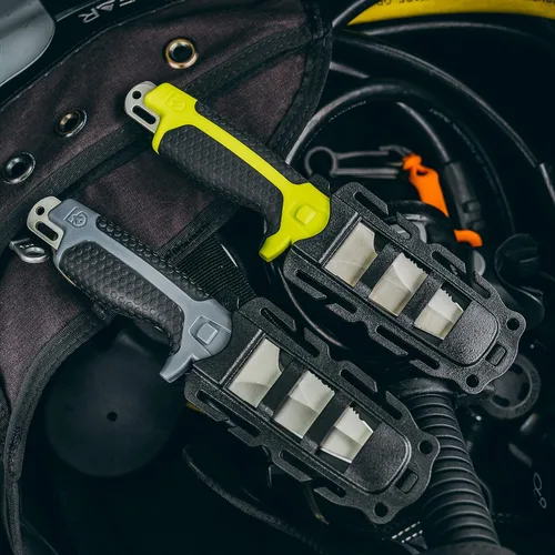 Miniatura 4 de GEAR AID Tanu - Cuchillo de buceo y rescate con funda, hoja de punta roma de 3 pulgadas Nav Verde