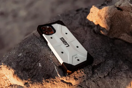 Miniatura 6 de URBAN ARMOR GEAR UAG - Funda protectora diseñada para iPhone 13 Pro Max, color negro, resistente, ligera, delgada, a prueba de golpes, Pathfinder