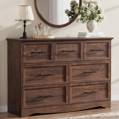 Miniatura 23 de Mesita de noche con estación de carga, Mesa auxiliar estilo granja de 19.7" con almacenamiento de 3 cajones, Mesa lateral de cama de madera