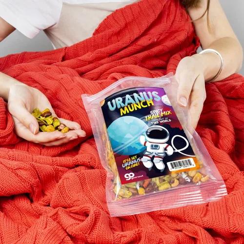 Miniatura 2 de Uranus Munch - Mezcla de frutos secos picantes prémium del tío Frank - Regalos comestibles para adolescentes - Mezcla picante - Hecho en los Estados