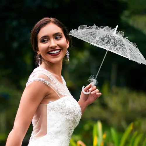Miniatura 8 de Amosfun Paraguas de encaje blanco vintage para boda, paraguas de novia hecho a mano con flores bordadas para novia, foto nupcial, disfraz de dama