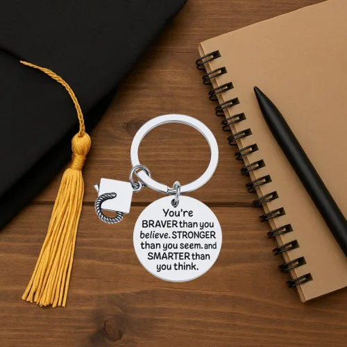 Miniatura 3 de Sportybella Llavero de graduación con frase "You're Braver Than You Believe" con dije de gorra de graduación, regalo inspirador para ella, él, hija